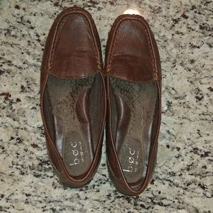 B.O.C. Brown leather loafers size 6M